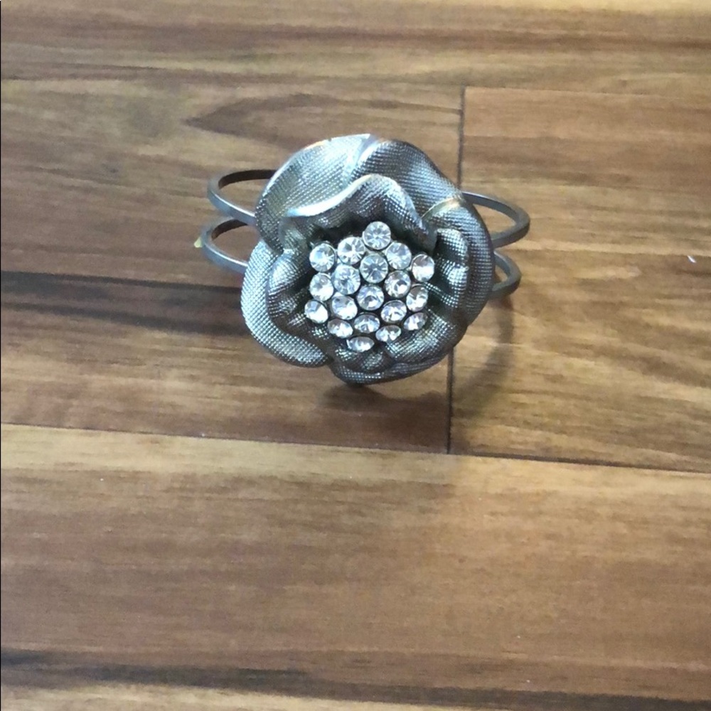 Rose rhinestone bracelet